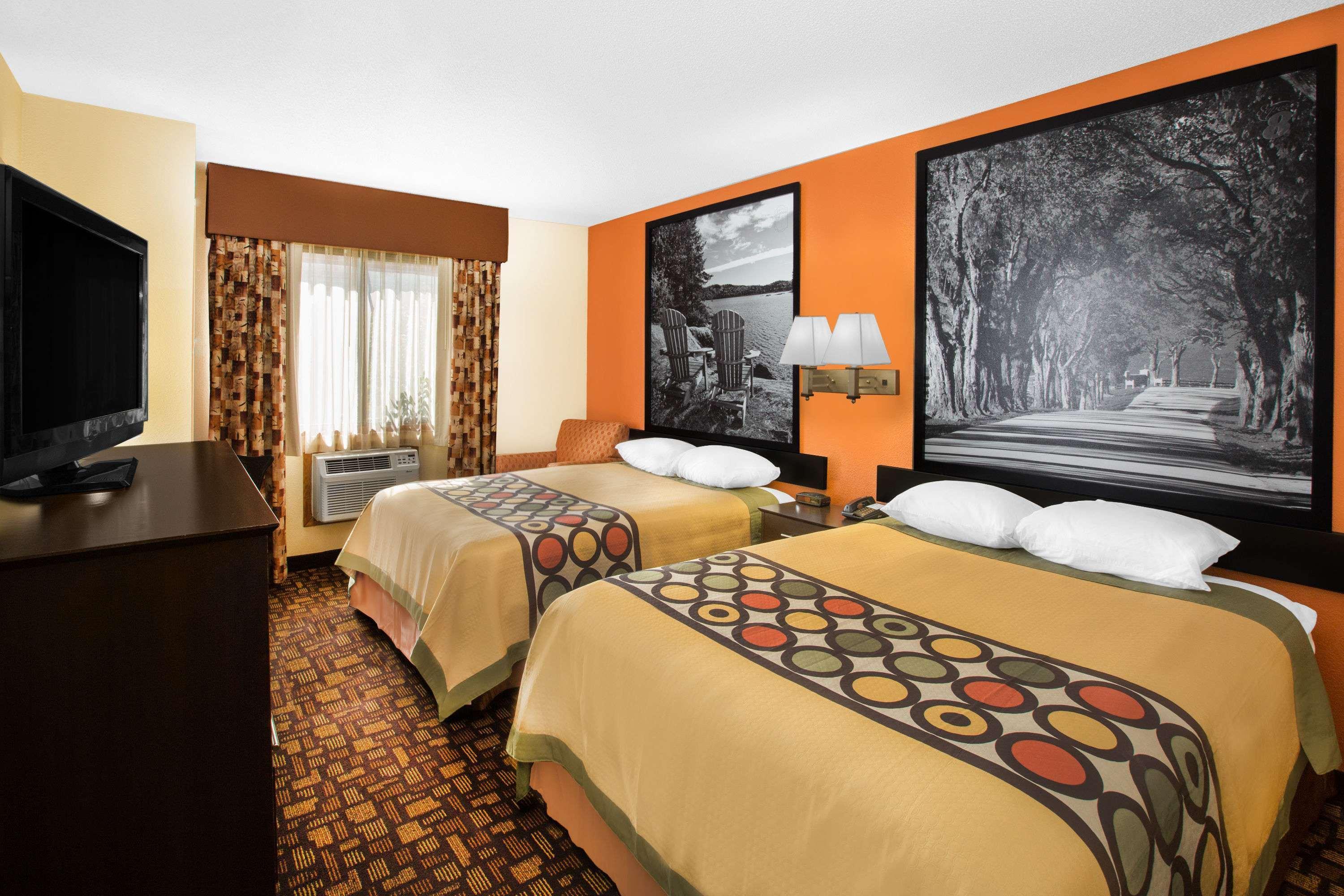 Super 8 By Wyndham Clive Ia Motel Kültér fotó