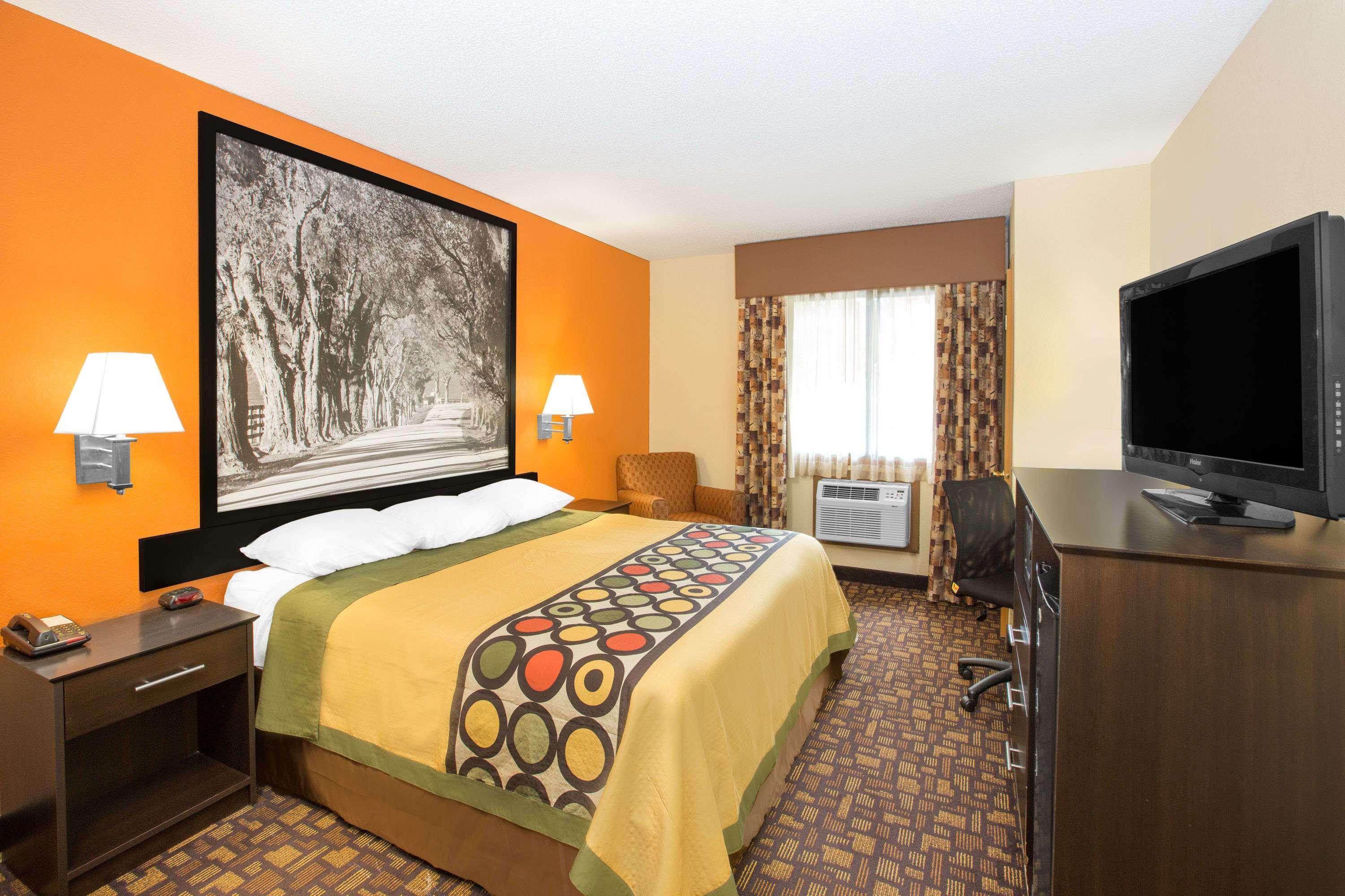 Super 8 By Wyndham Clive Ia Motel Kültér fotó