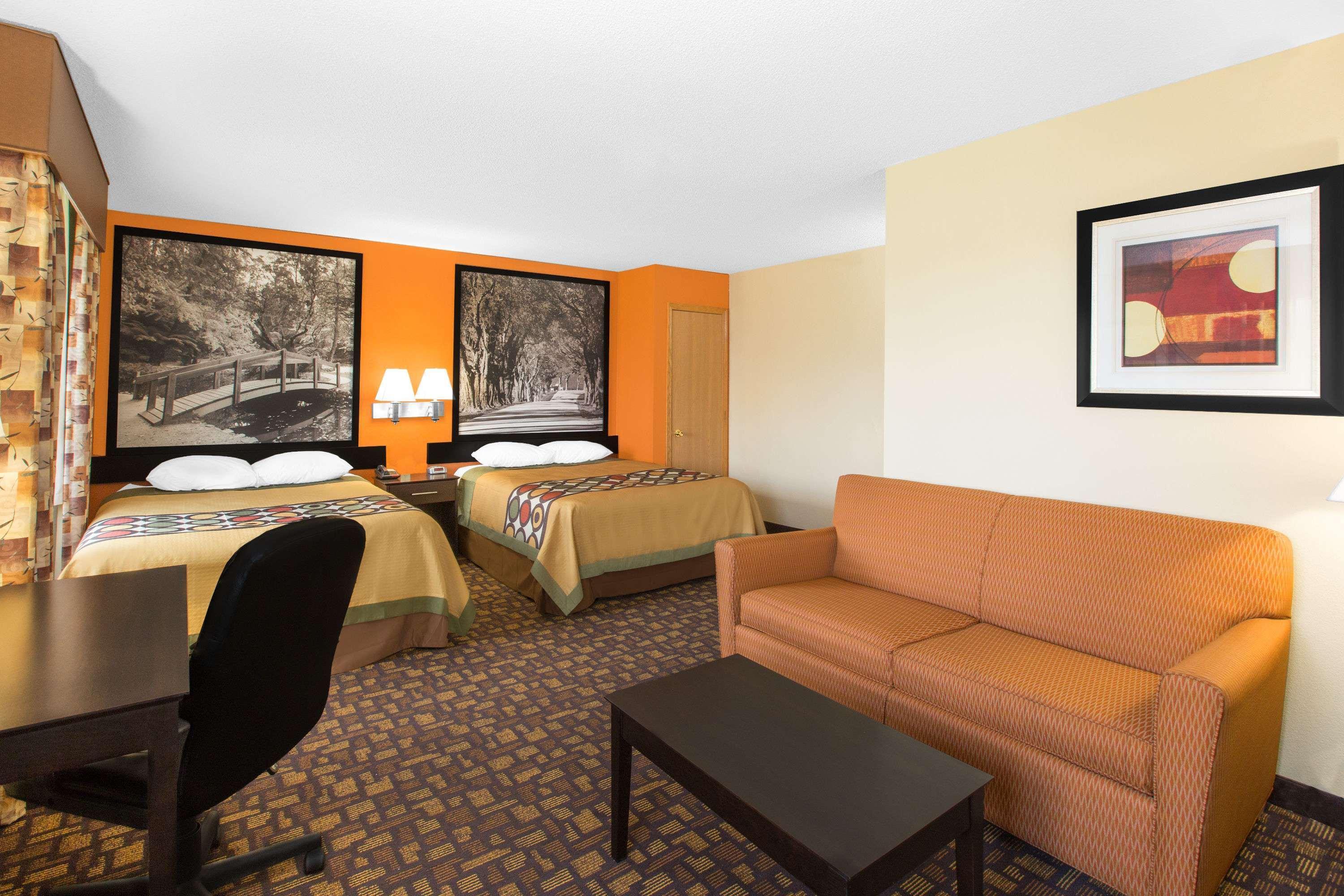 Super 8 By Wyndham Clive Ia Motel Kültér fotó