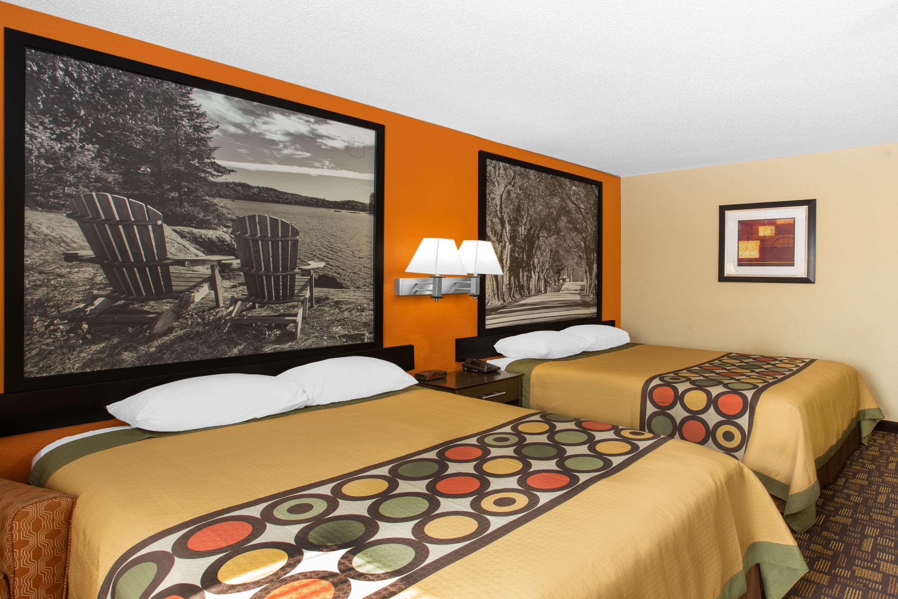 Super 8 By Wyndham Clive Ia Motel Kültér fotó