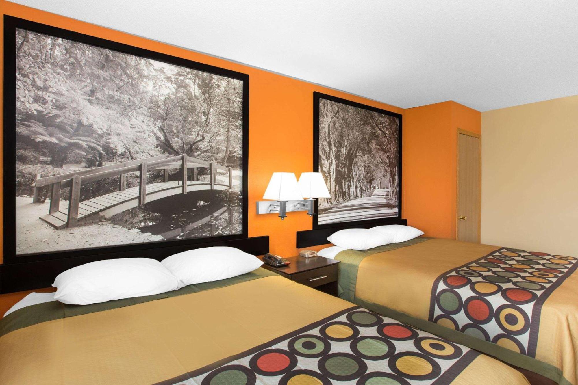 Super 8 By Wyndham Clive Ia Motel Kültér fotó